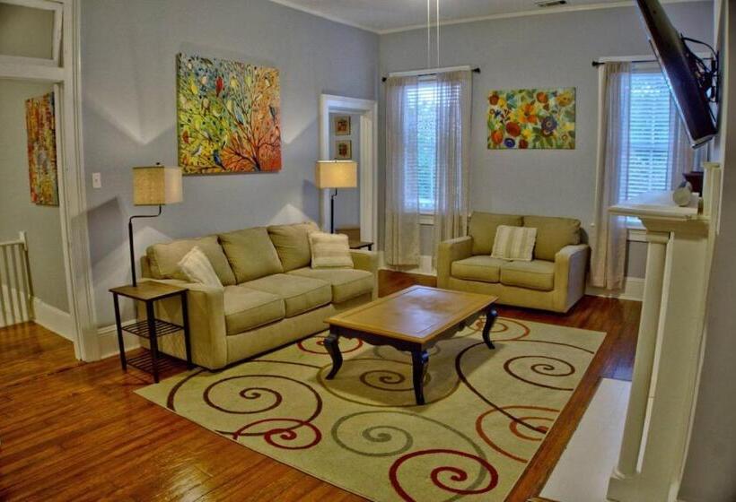 1间卧室的房子, Beautiful 6 Bed, 5 Bath Historic Savannah Home
