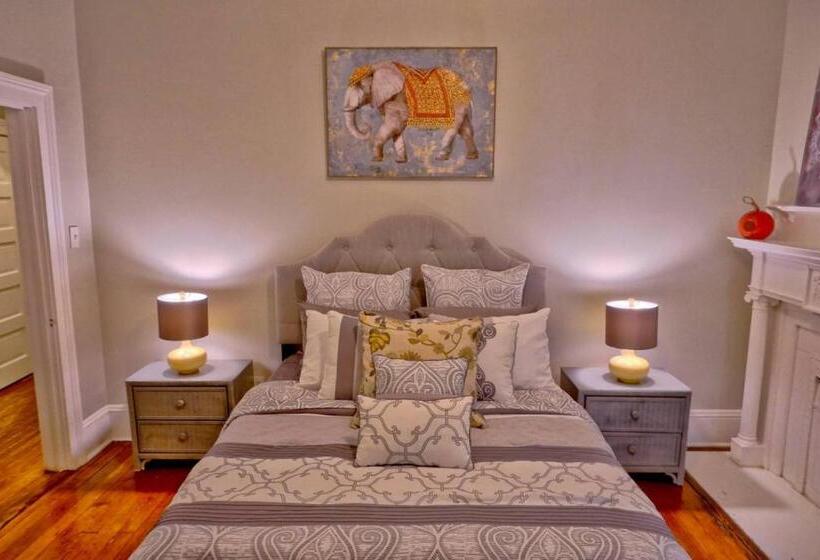 1间卧室的房子, Beautiful 6 Bed, 5 Bath Historic Savannah Home