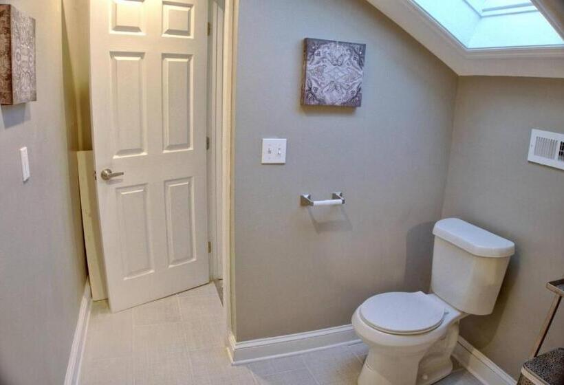 1间卧室的房子, Beautiful 6 Bed, 5 Bath Historic Savannah Home