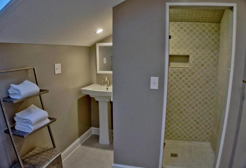 1间卧室的房子, Beautiful 6 Bed, 5 Bath Historic Savannah Home