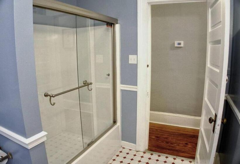 خانه 1 خوابه, Beautiful 6 Bed, 5 Bath Historic Savannah Home