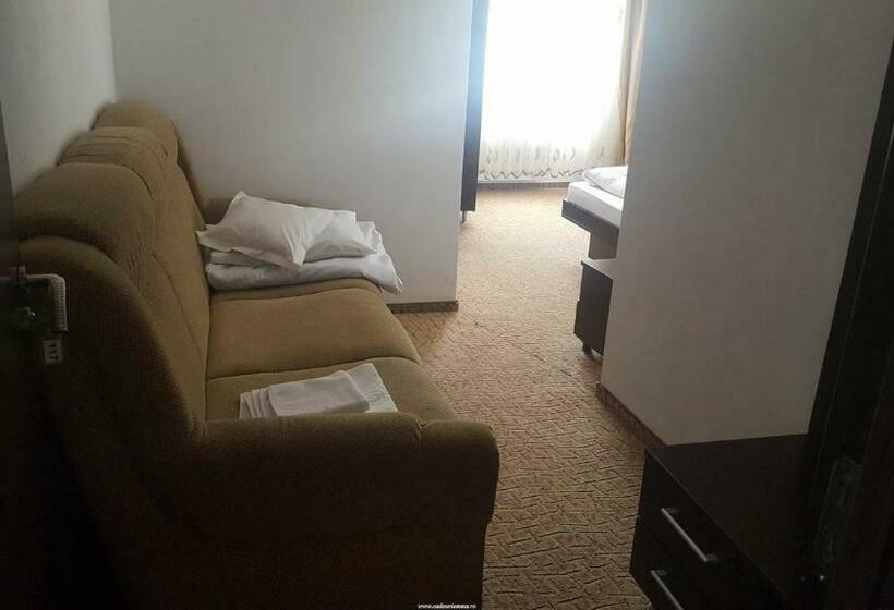 غرفة قياسية ثلاثية, Pensiunea Emma