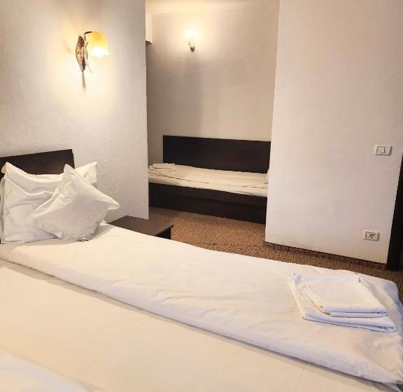 غرفة قياسية ثلاثية, Pensiunea Emma