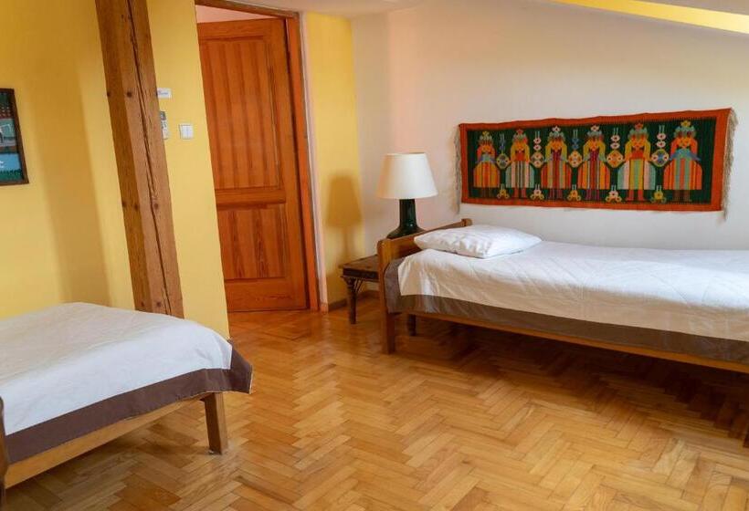 شقة غرفتين, Kolory Guest House