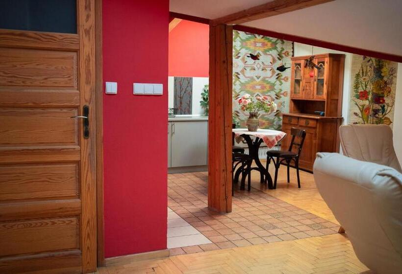 شقة غرفتين, Kolory Guest House