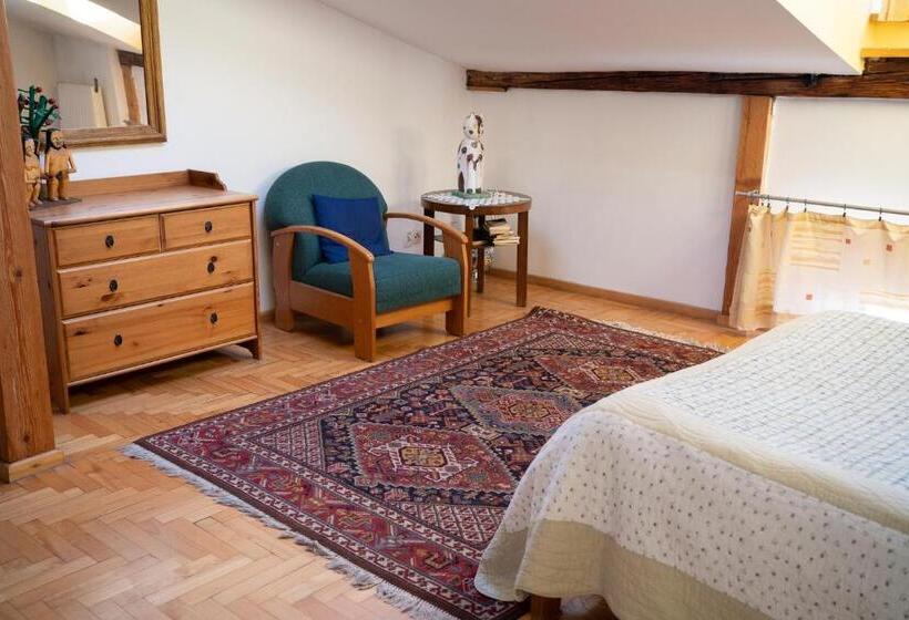 شقة غرفتين, Kolory Guest House