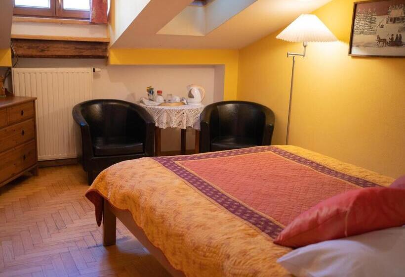 غرفة قياسية ثلاثية, Kolory Guest House