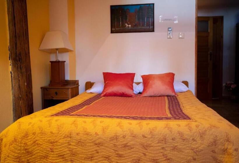 غرفة قياسية ثلاثية, Kolory Guest House