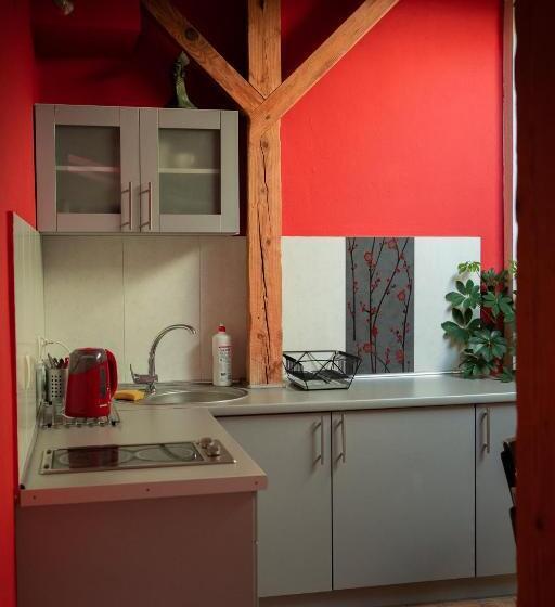 شقة غرفتين, Kolory Guest House