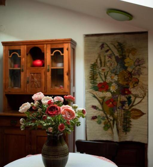 شقة غرفتين, Kolory Guest House