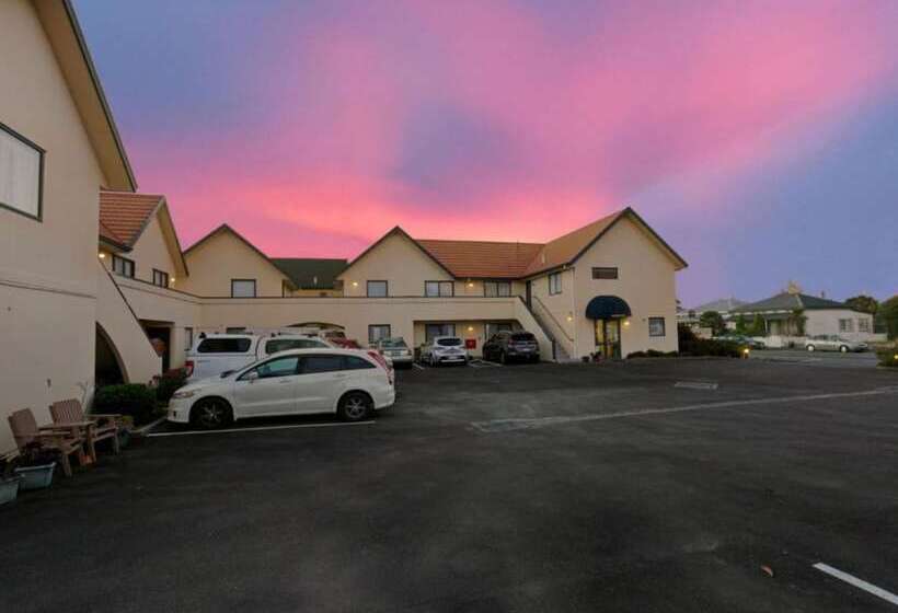 스탠다드 스튜디오, Bella Vista Motel Westport