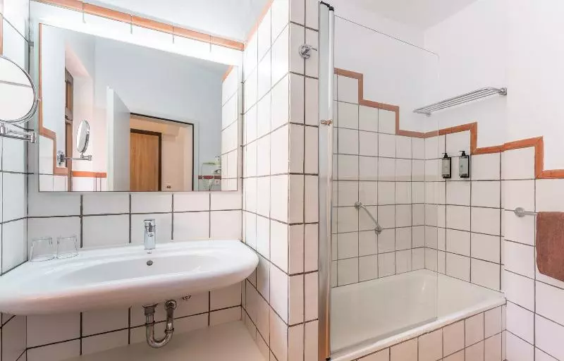 اتاق استاندارد چهار تخته, Gardermoen Hotel Bed & Breakfast