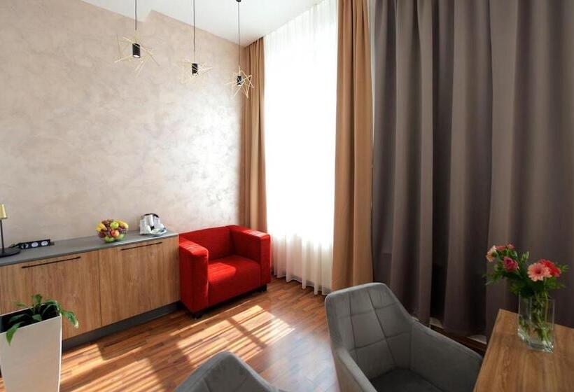 جناح, Grand Hotel Trenčin