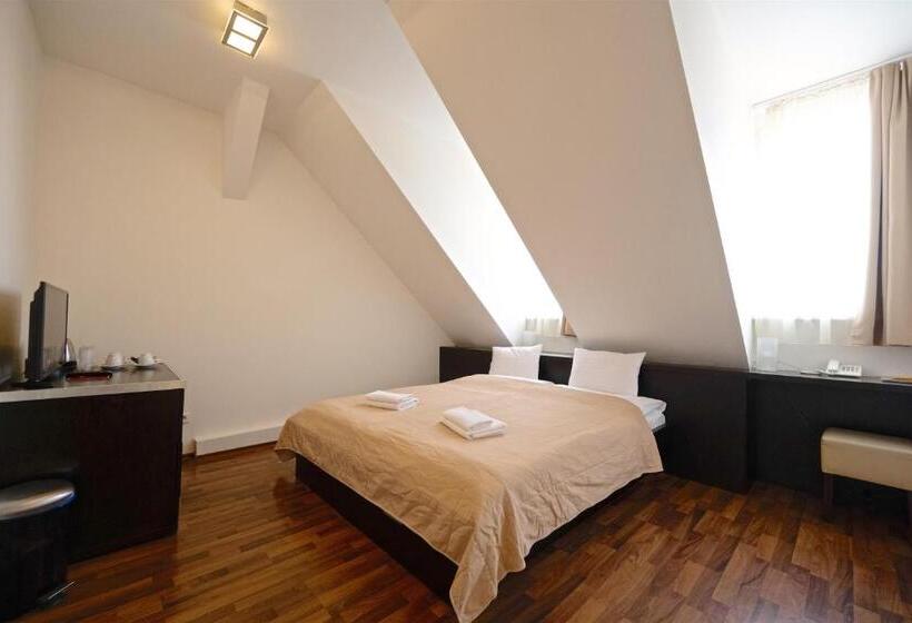 غرفة قياسية, Grand Hotel Trenčin