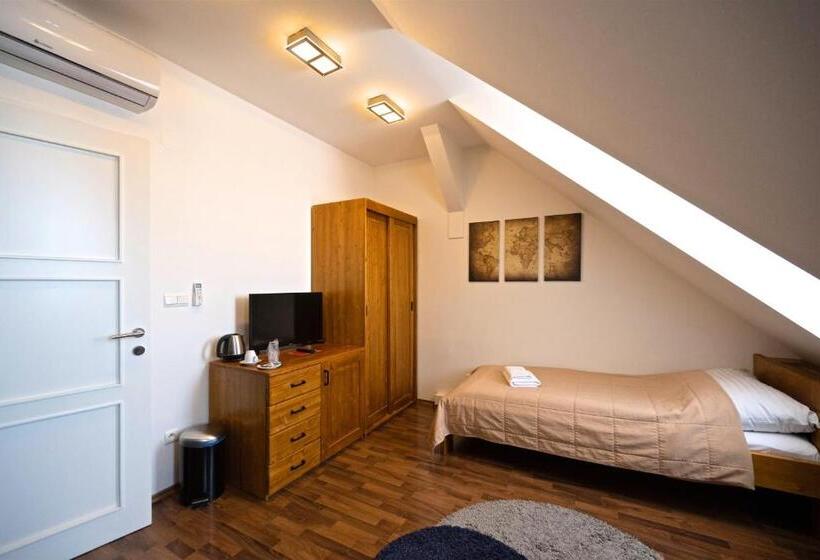 غرفة قياسية فردية, Grand Hotel Trenčin