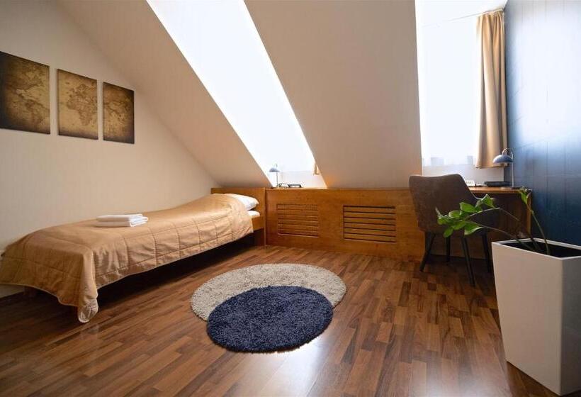 غرفة قياسية فردية, Grand Hotel Trenčin