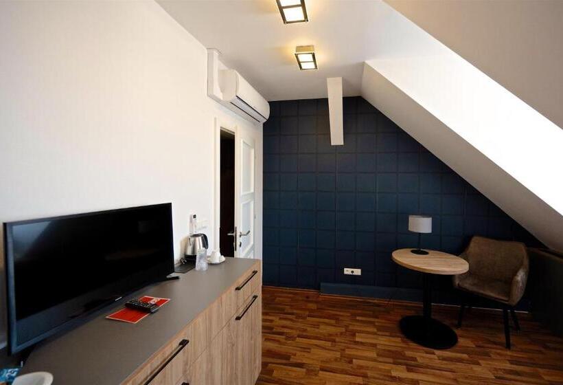 غرفة قياسية فردية, Grand Hotel Trenčin