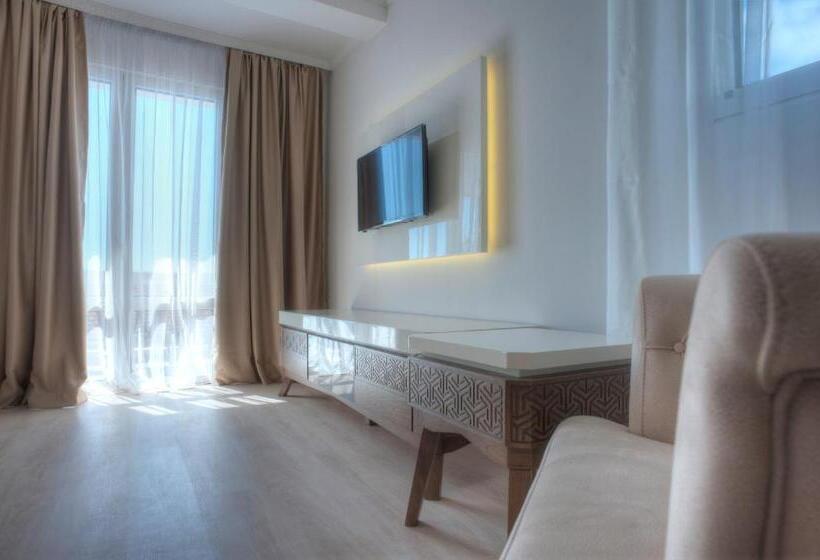 سوئیت خانواده 2 خوابه, Adrović