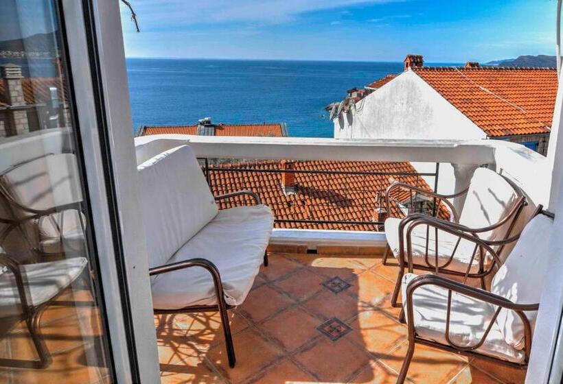 سوئیت خانواده 2 خوابه, Adrović