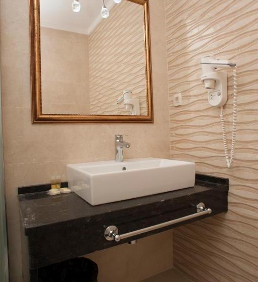 سوئیت خانواده 2 خوابه, Adrović