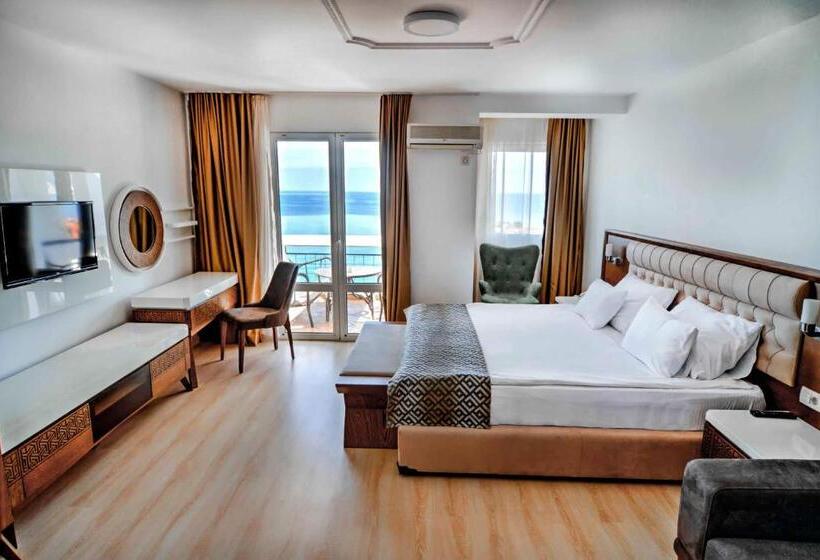 استودیوی استاندارد با چشم‌انداز دریا, Adrović