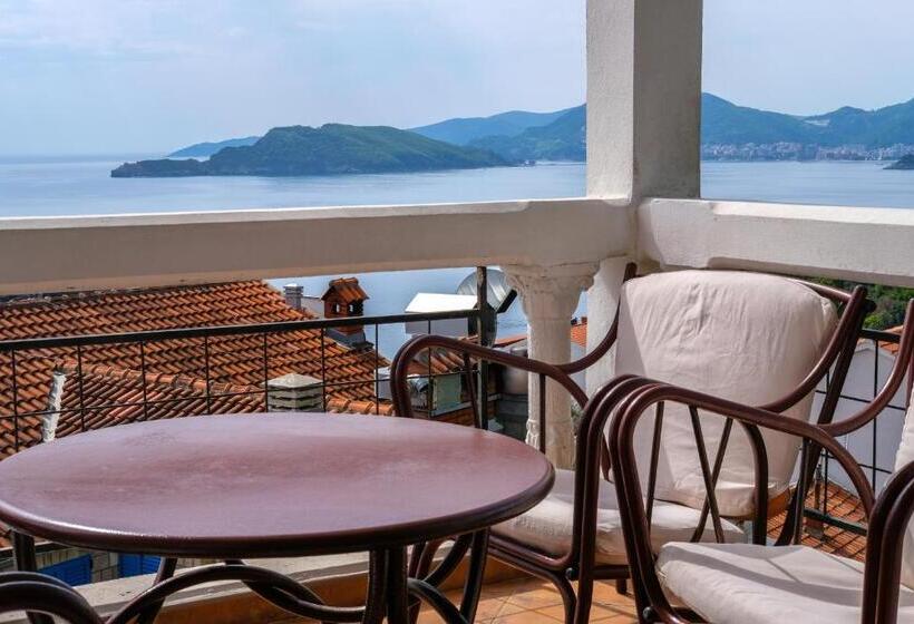 2 Bedroom Family Apartment Sea View, Adrović