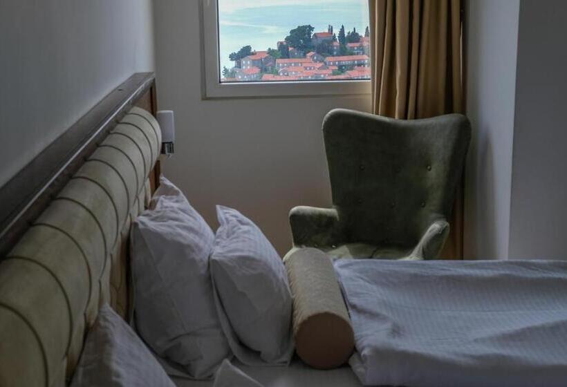 2 Bedroom Family Apartment Sea View, Adrović