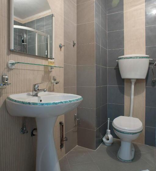 سوییت با چشم‌انداز دریا, Adrović