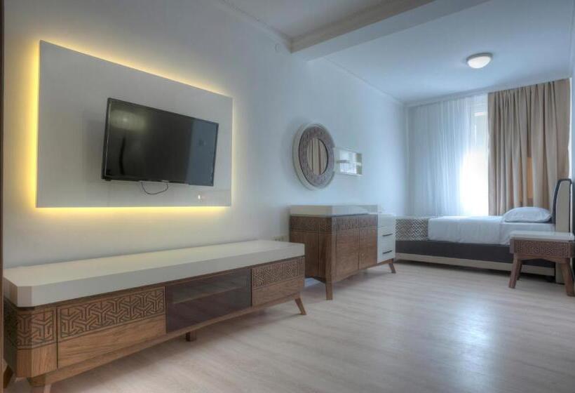 سوییت با چشم‌انداز دریا, Adrović