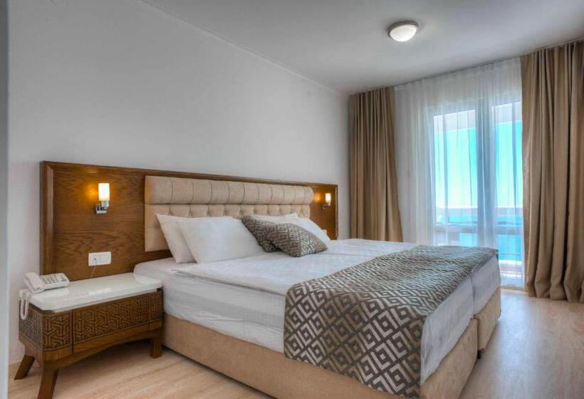 سوییت با چشم‌انداز دریا, Adrović