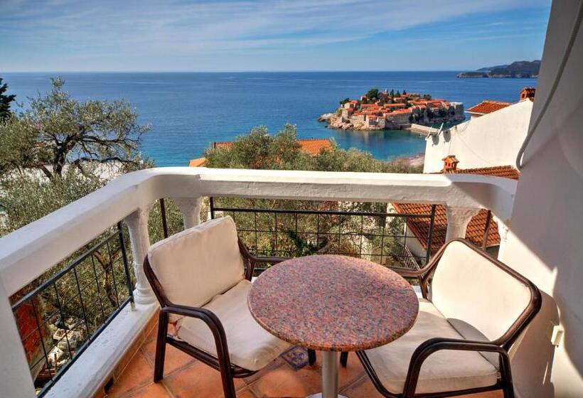 سوییت با چشم‌انداز دریا, Adrović