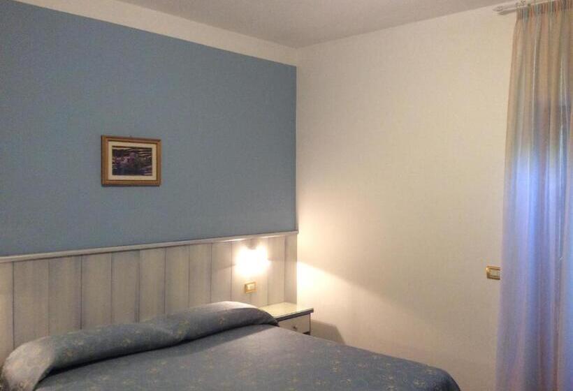 バルコニー付きスタンダードトリプルルーム, Albergo Ristorante Scanapà