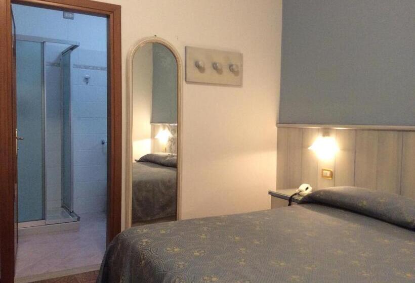 Трехместный Номер Стандарт с Балконом, Albergo Ristorante Scanapà