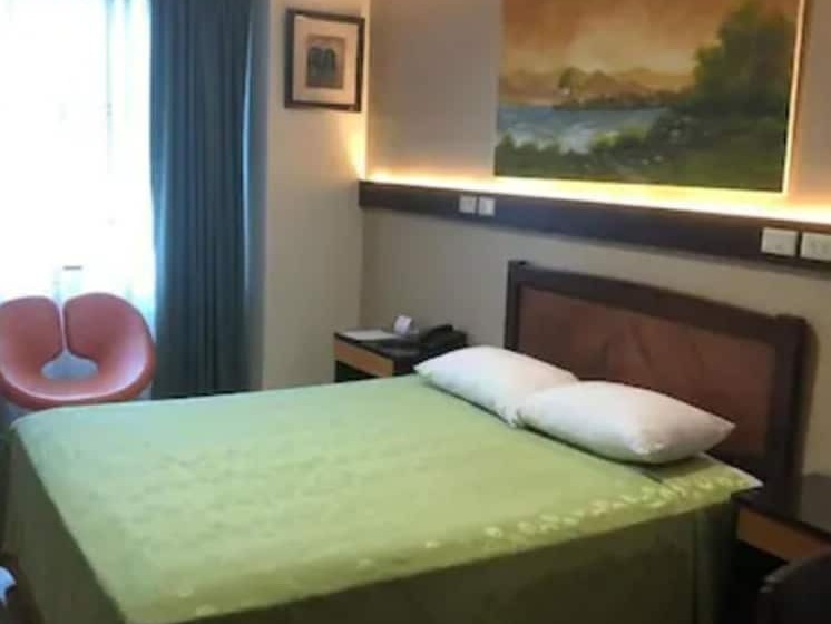 חדר סופריור, Gh Alexander