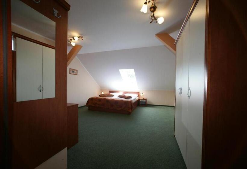 اتاق استاندارد سه نفره, Aqua Roma