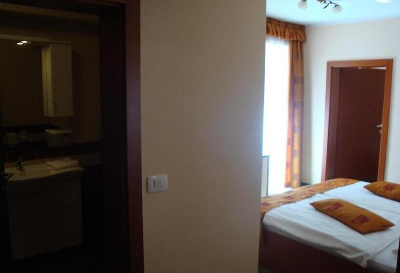 اتاق استاندارد چهار تخته, Aqua Roma