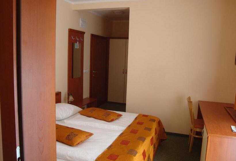 اتاق استاندارد چهار تخته, Aqua Roma