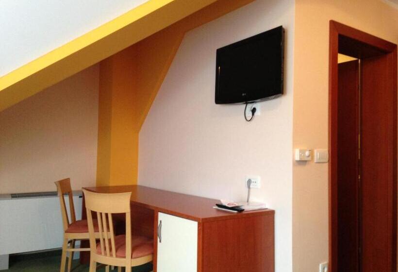 اتاق پنت هاوس, Aqua Roma