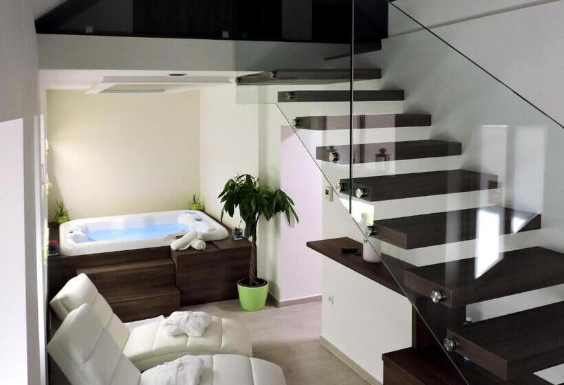 اتاق لوکس, Aqua Roma