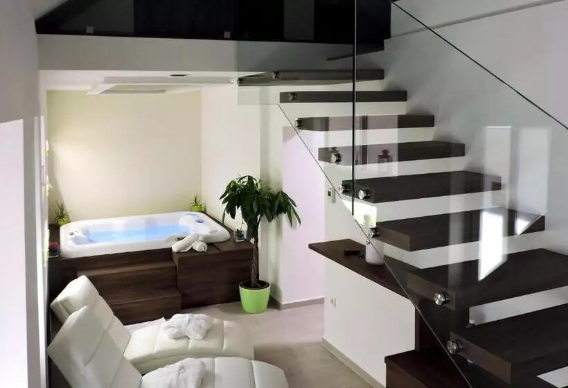 اتاق لوکس, Aqua Roma