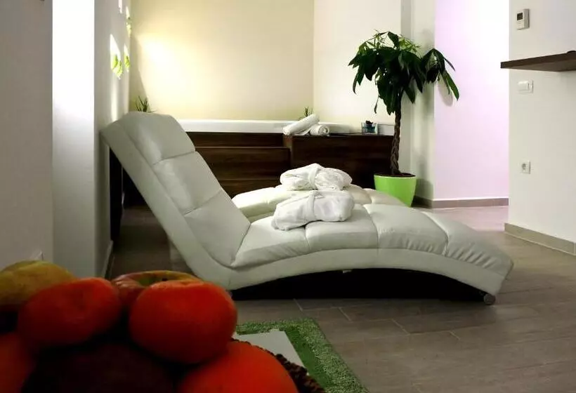 اتاق لوکس, Aqua Roma