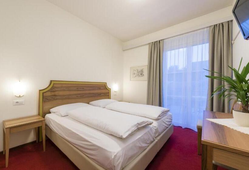 Номер Стандарт, Elefant