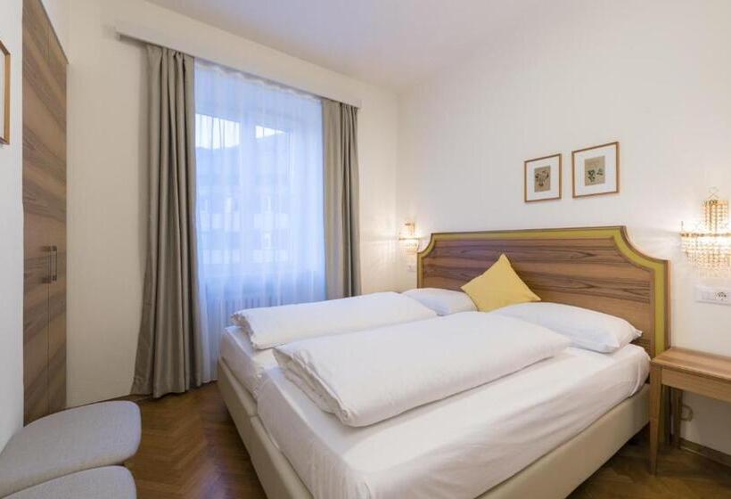 Номер Стандарт, Elefant