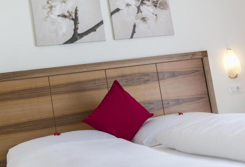 Номер Стандарт, Elefant