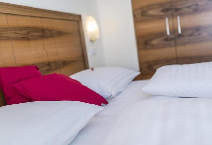 Четырехместный Номер Стандарт, Elefant