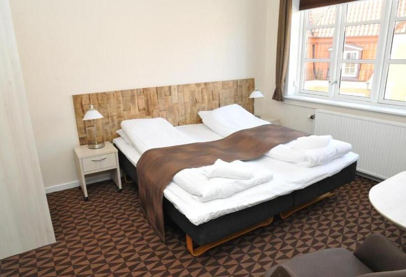 Номер Economy, Foldens