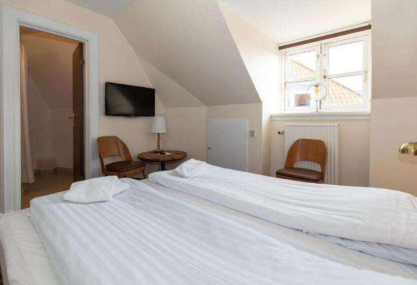 Номер Economy, Foldens