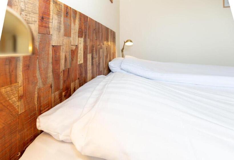 Номер Economy, Foldens