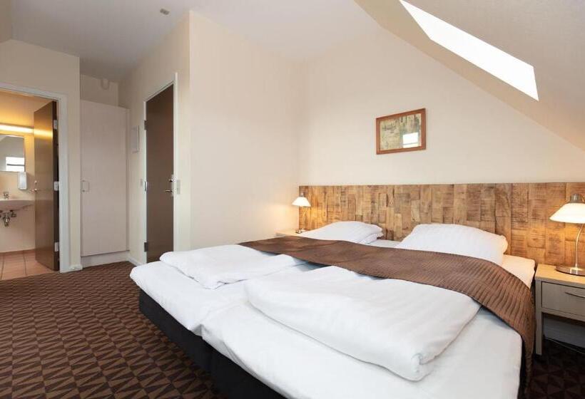 Номер Стандарт Трехместный, Foldens