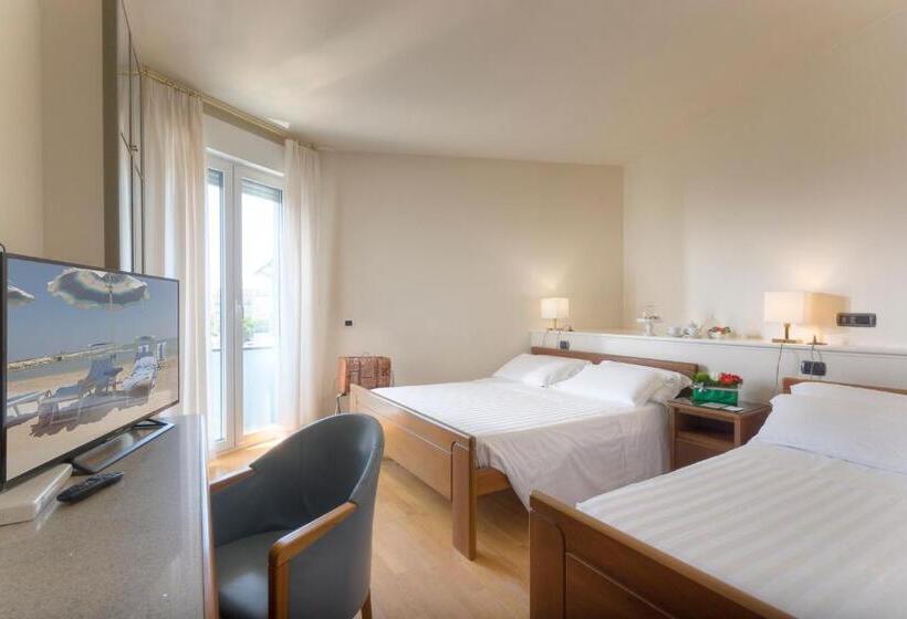 غرفة قياسية ثلاثية, Il Timone